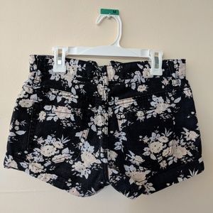 Mid waist shorts